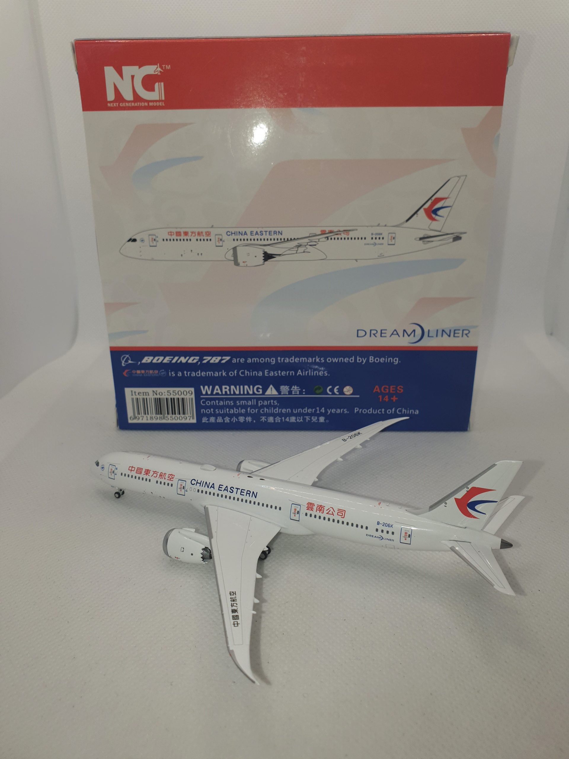 NG Model 55009 Boeing 787-9 China Eastern Airlines B-206K  in 1:400 Scale 