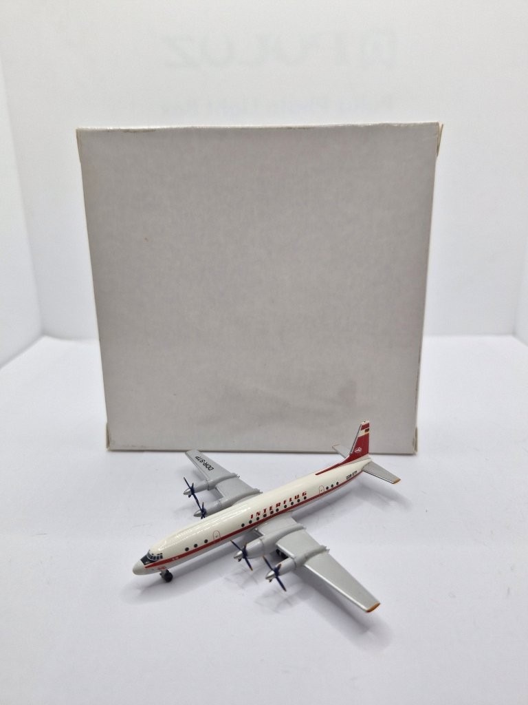 Aeroclassics 1:400 Interflug DDR-STP Ilyushin IL-18 - Image 3