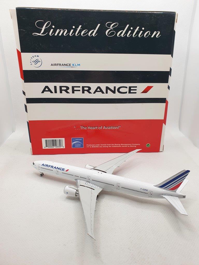 Phoenix 1:400 Air France F-GZND Boeing 777-300 - Bedfordshire