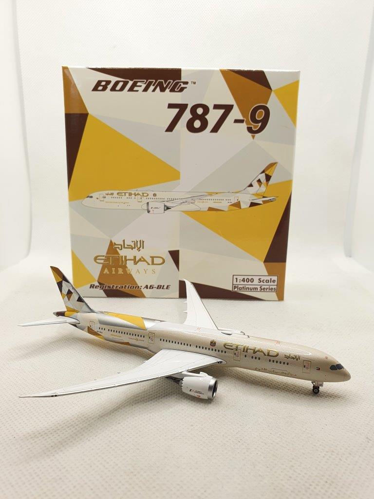 Phoenix 1:400 Etihad Airways A6-BLE Boeing 787-9 - Bedfordshire Phoenix 1:400 Etihad Airways A6-BLE Boeing 787-9 - Bedfordshire