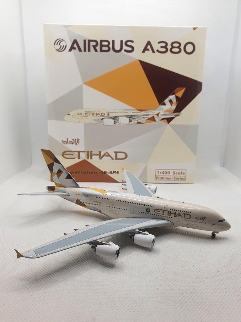 Phoenix 1:400 Etihad Airways A6-APA Airbus A380-800 - Bedfordshire