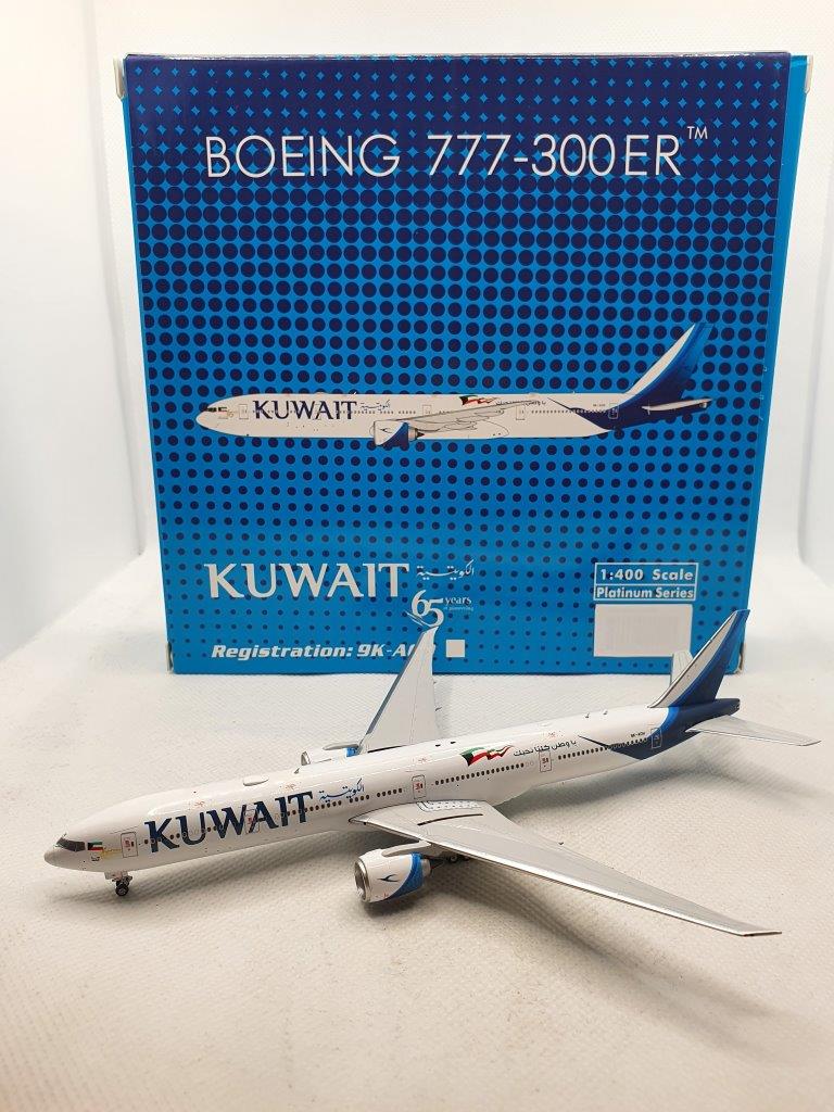 Phoenix 1:400 Kuwait Airways 9K-AOH Boeing 777-300 - Bedfordshire