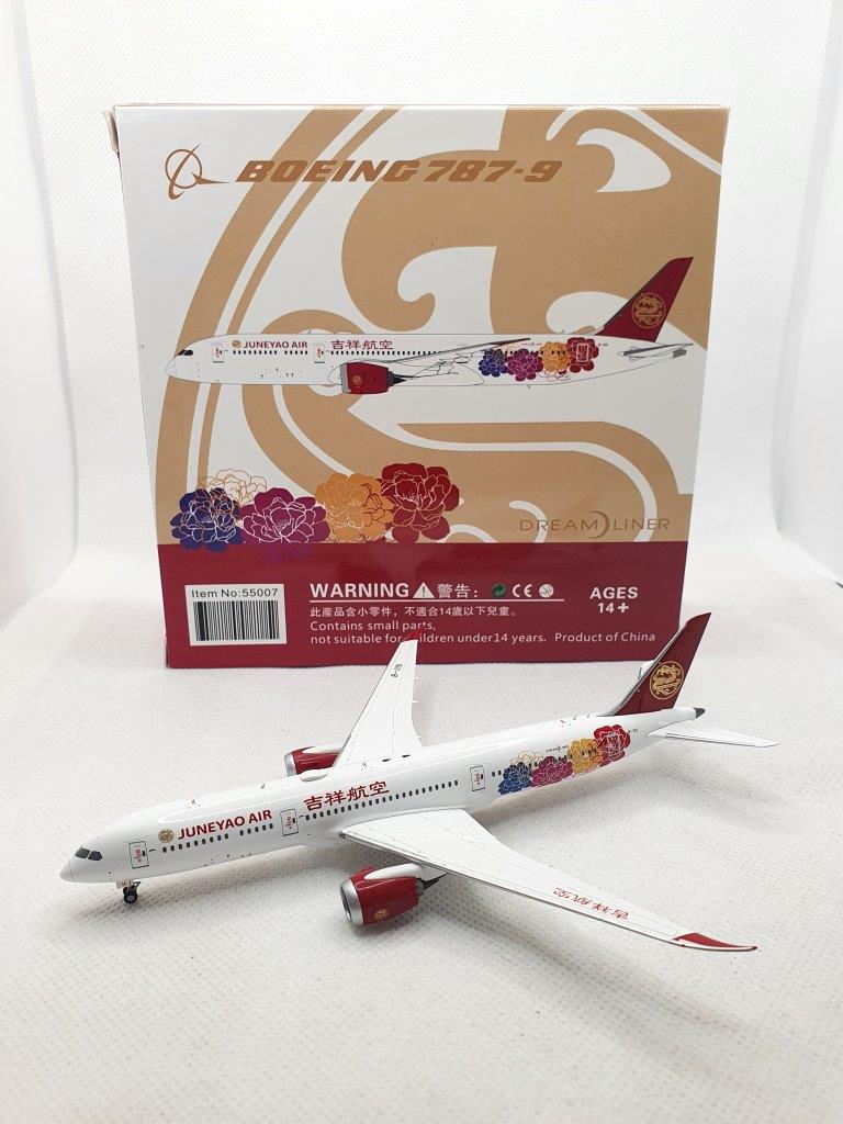 NG Models 1:400 Juneyao Airlines B-1115 Boeing 787-9 - Image 3