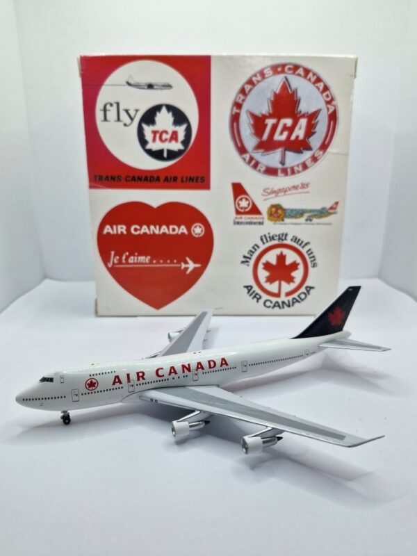 Aeroclassics 1:400 Air Canada C-FTOE Boeing 747-200 - Bedfordshire