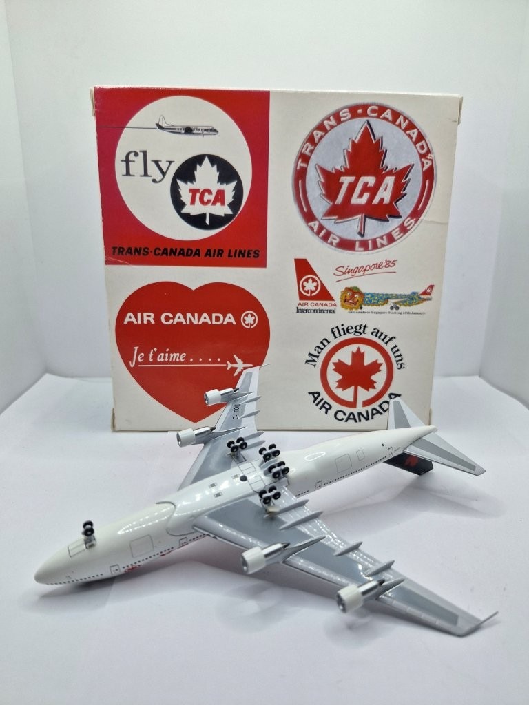 Aeroclassics 1:400 Air Canada C-FTOE Boeing 747-200 - Bedfordshire