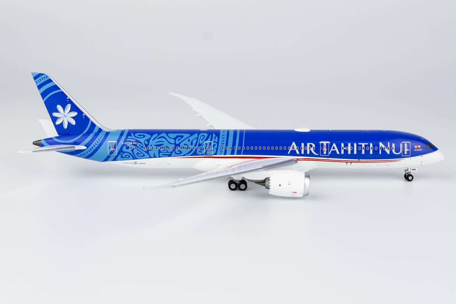 NG Models 1:400 Air Tahiti Nui F-OTOA Boeing 787-9 - Image 6