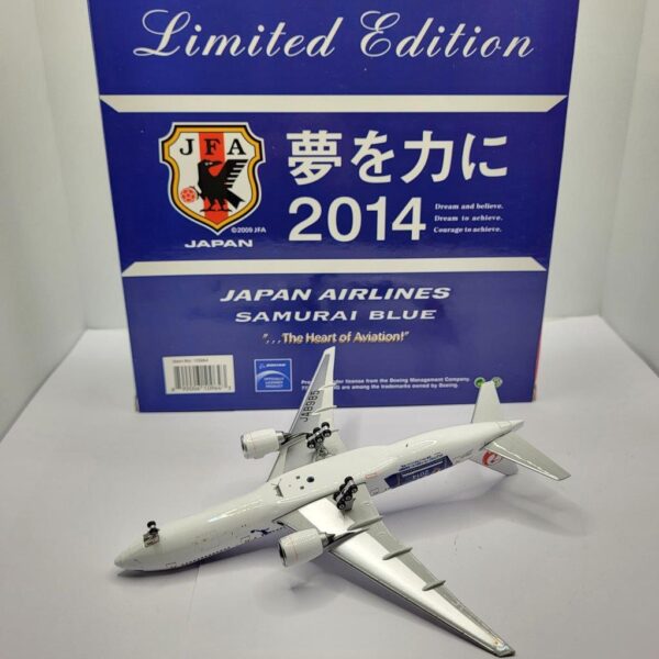 Phoenix 1:400 JAL Japan Airlines JA8985 Boeing 777-200