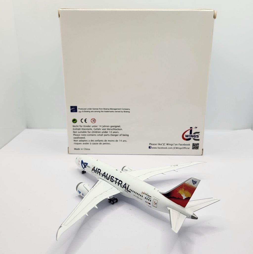 JC Wings 1:400 Air Austral F-OLRB Boeing 787-8 - Image 4