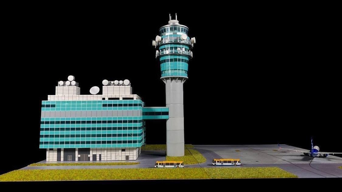 Fantasy Wings 1:400 Hong Kong Airport Air Traffic Control Tower & Outer Bay Parking V131-V134 - Image 3