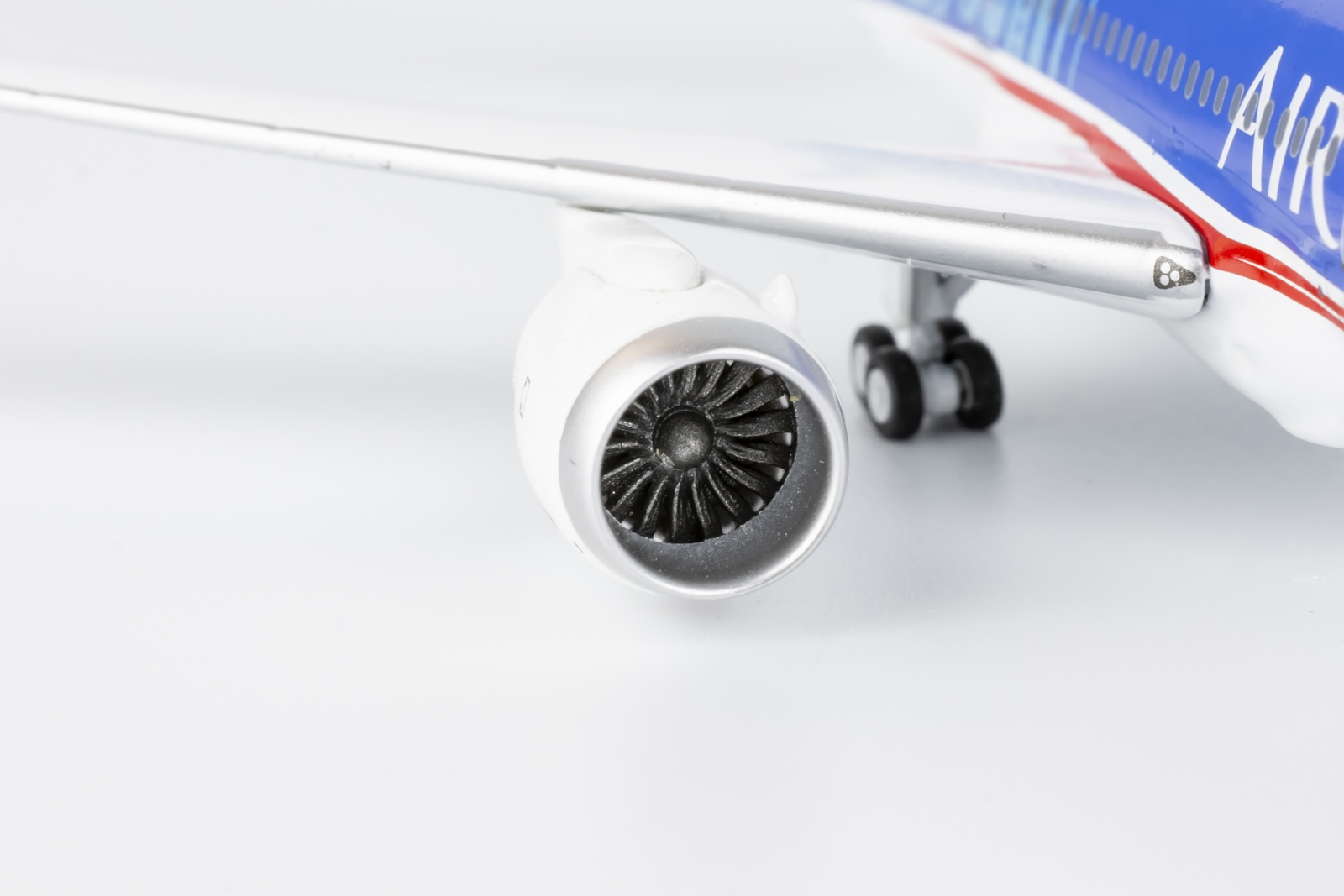 NG Models 1:400 Air Tahiti Nui F-OMUA Boeing 787-9 - Image 6