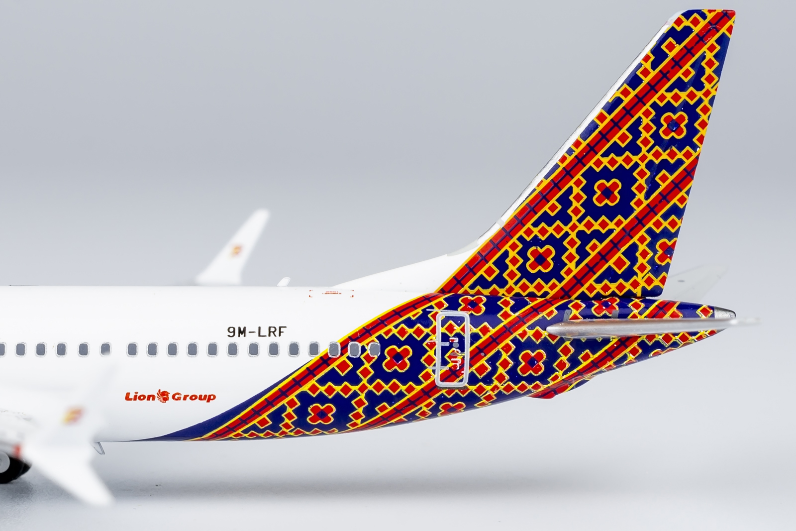 NG Models 1:400 Batik Air Malaysia 9M-LRF Boeing 737-MAX 8 - Image 4