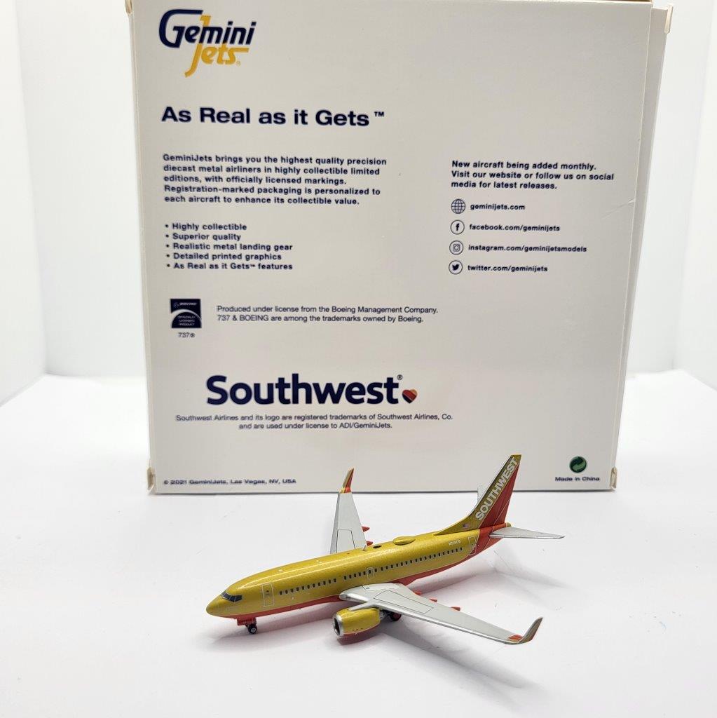 Gemini Jets 1:400 Southwest Airlines 737 MAX 8 'Gold Retro' – GJSWA2186
