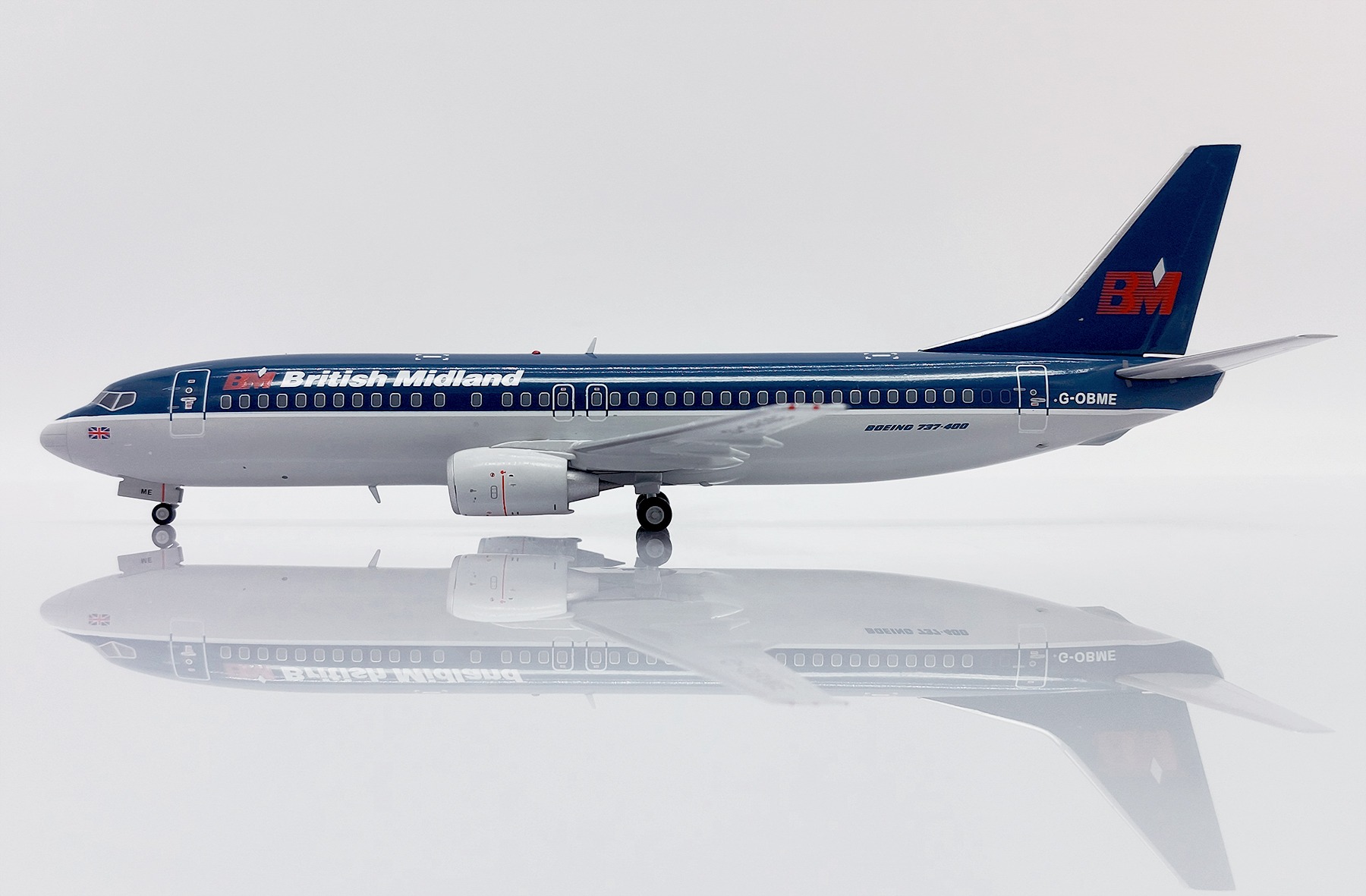 JC Wings 1:200 British Midland Airways G-OBME Boeing 737-400 - Image 2