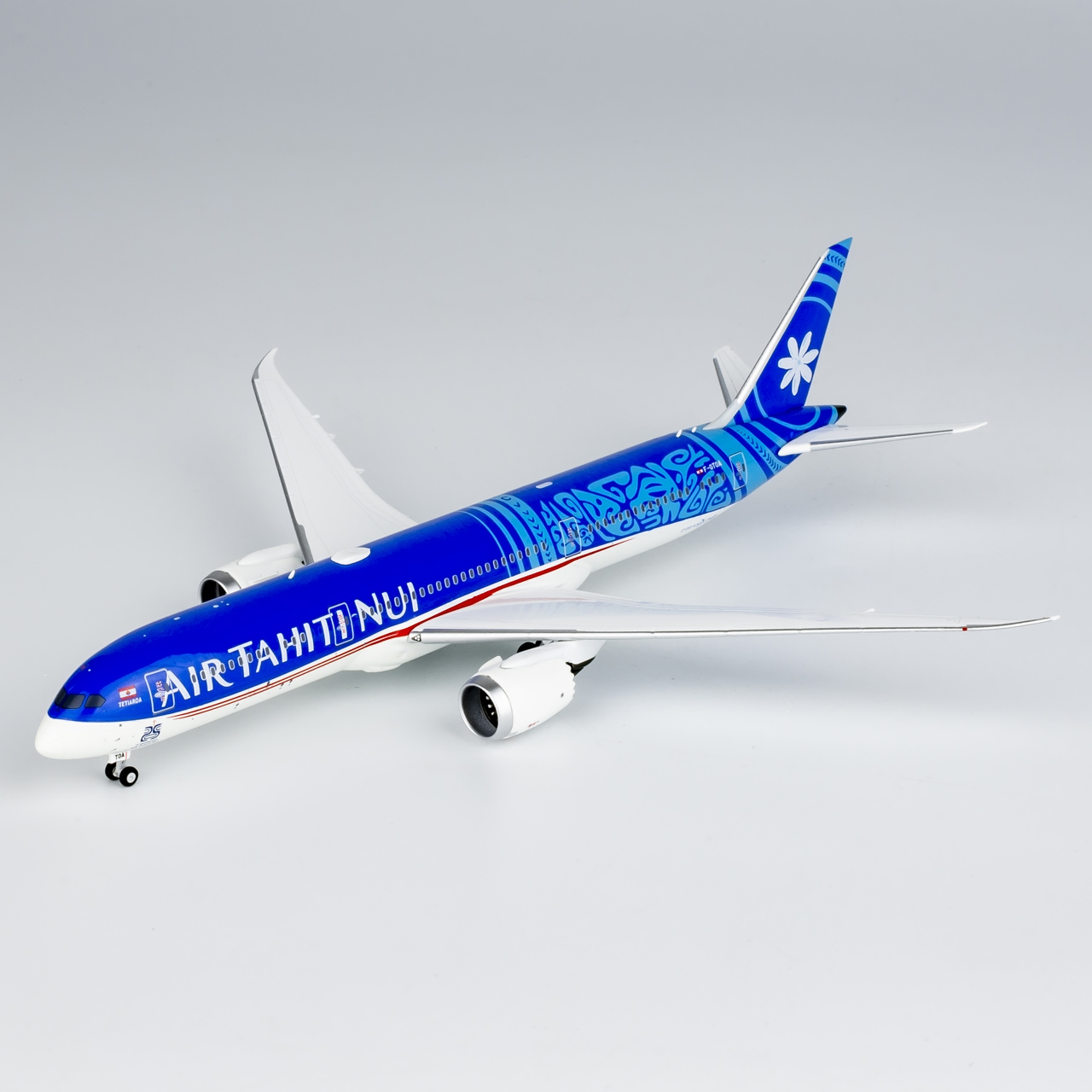 NG Models 1:400 Air Tahiti Nui F-OVAA Boeing 787-9 - Image 5