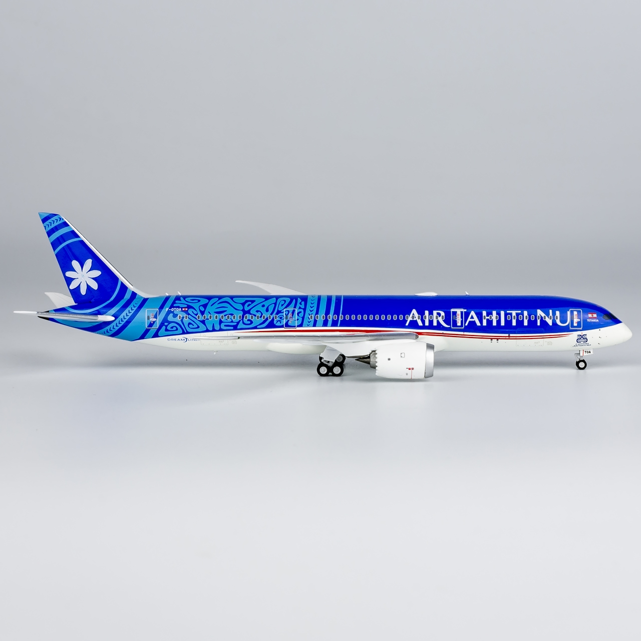 NG Models 1:400 Air Tahiti Nui F-OVAA Boeing 787-9 - Image 6