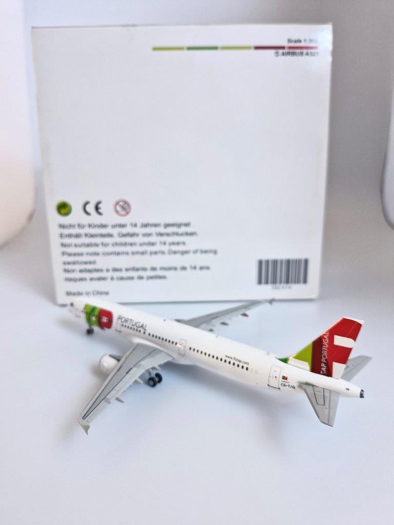 JC Wings 1:200 TAP Air Portugal CS-TJG Airbus A321-200 - Image 3