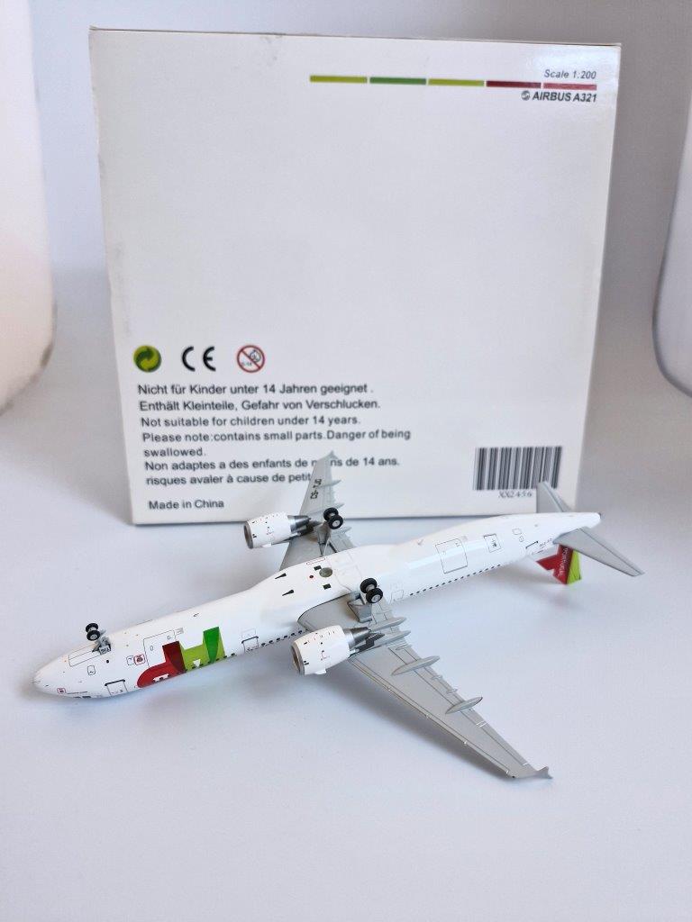 JC Wings 1:200 TAP Air Portugal CS-TJG Airbus A321-200 - Image 2