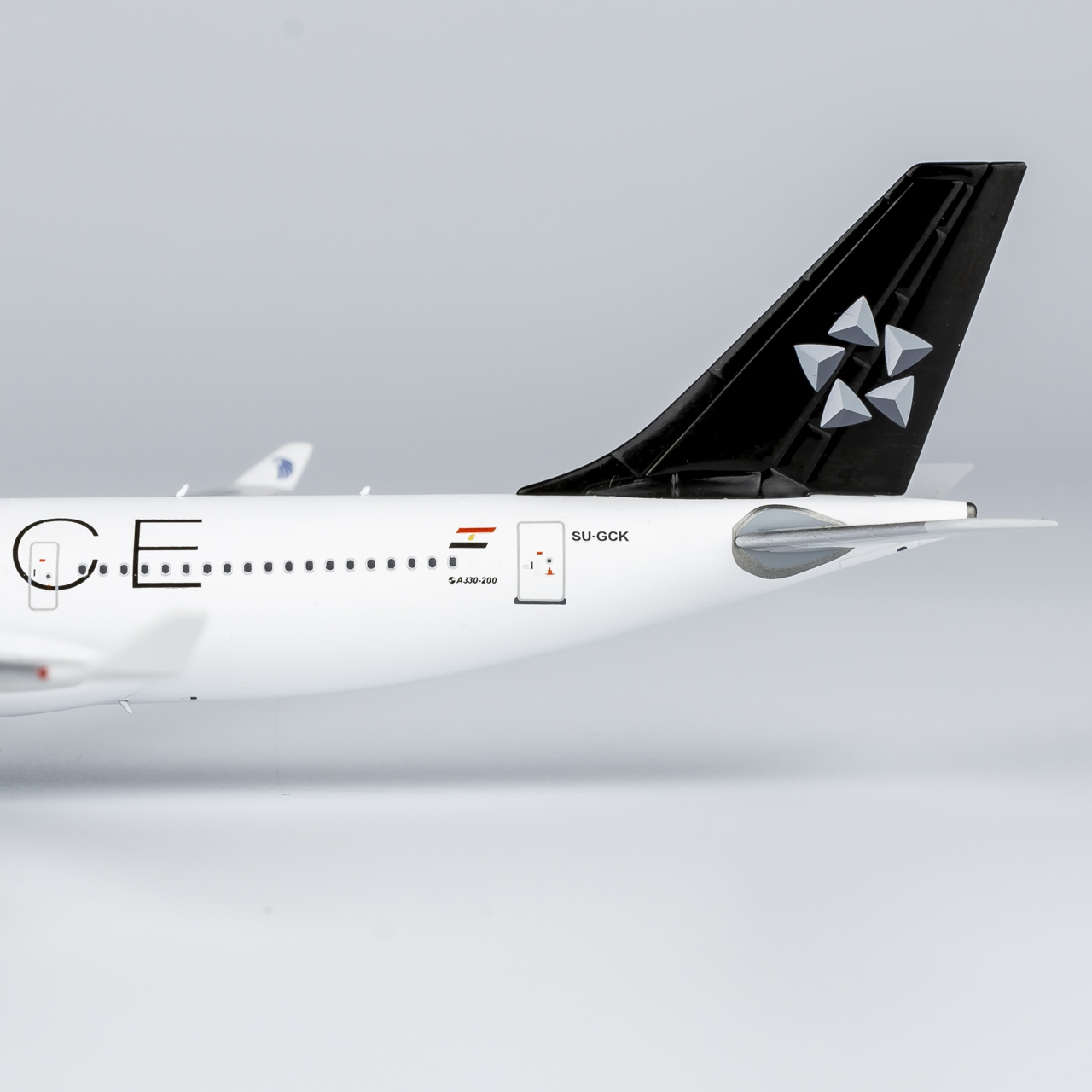 NG Models 1:400 Egyptair SU-GCK Airbus A330-200 - Image 4