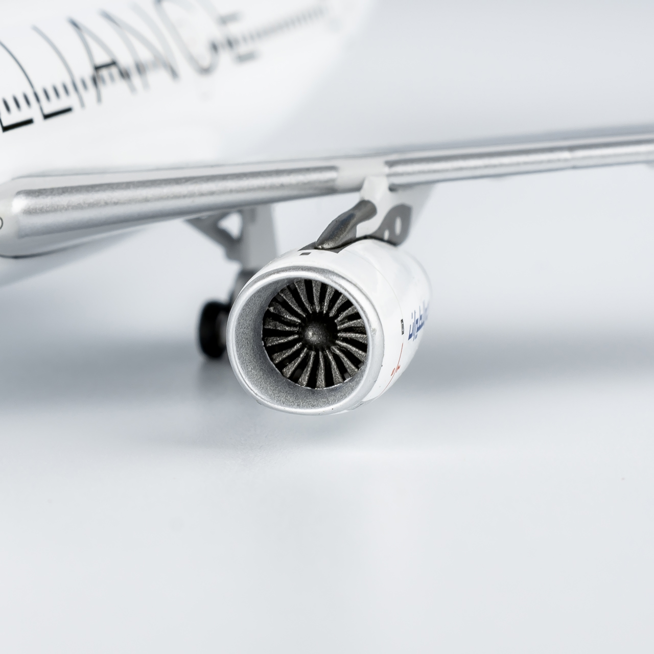 NG Models 1:400 Egyptair SU-GCK Airbus A330-200 - Image 7