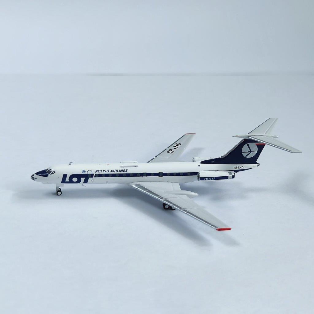 Panda Models 1:400 LOT Polish Airlines SP-LHD Tupolev TU-134A - Image 2