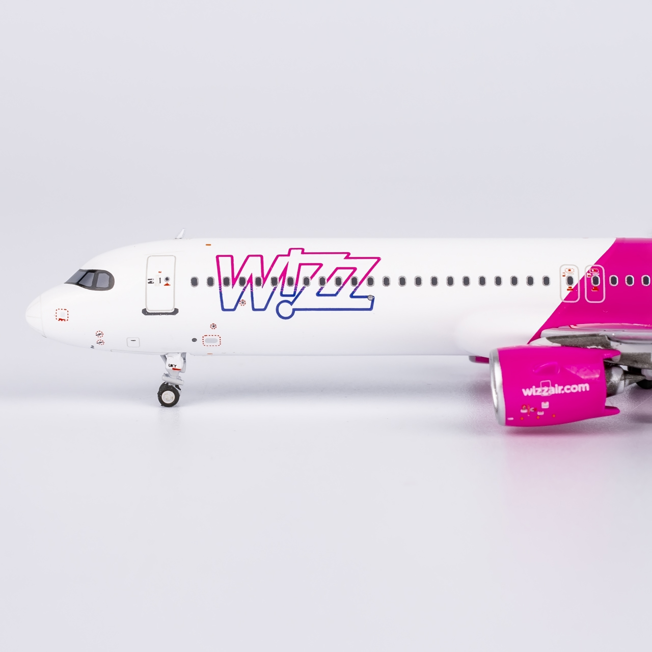 NG Models 1:400 Wizz Air UK G-WUKY Airbus A321-Neo - Image 3