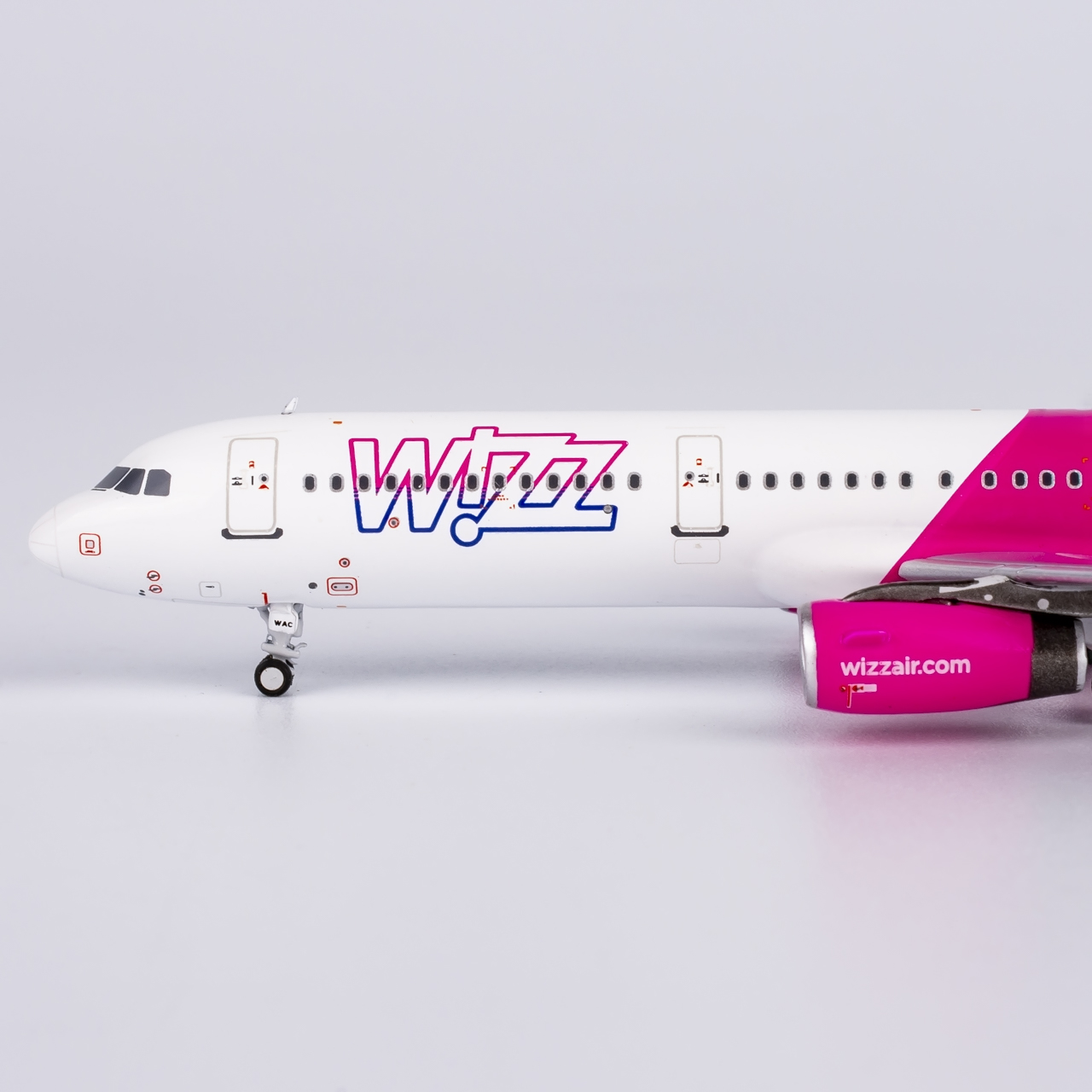 NG Models 1:400 Wizz Air Abu Dhabi A6-WAC Airbus A321-Neo - Image 3
