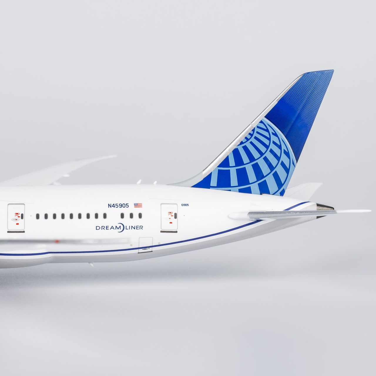 NG Models 1:400 United Airlines N45905 Boeing 787-8 - Image 4