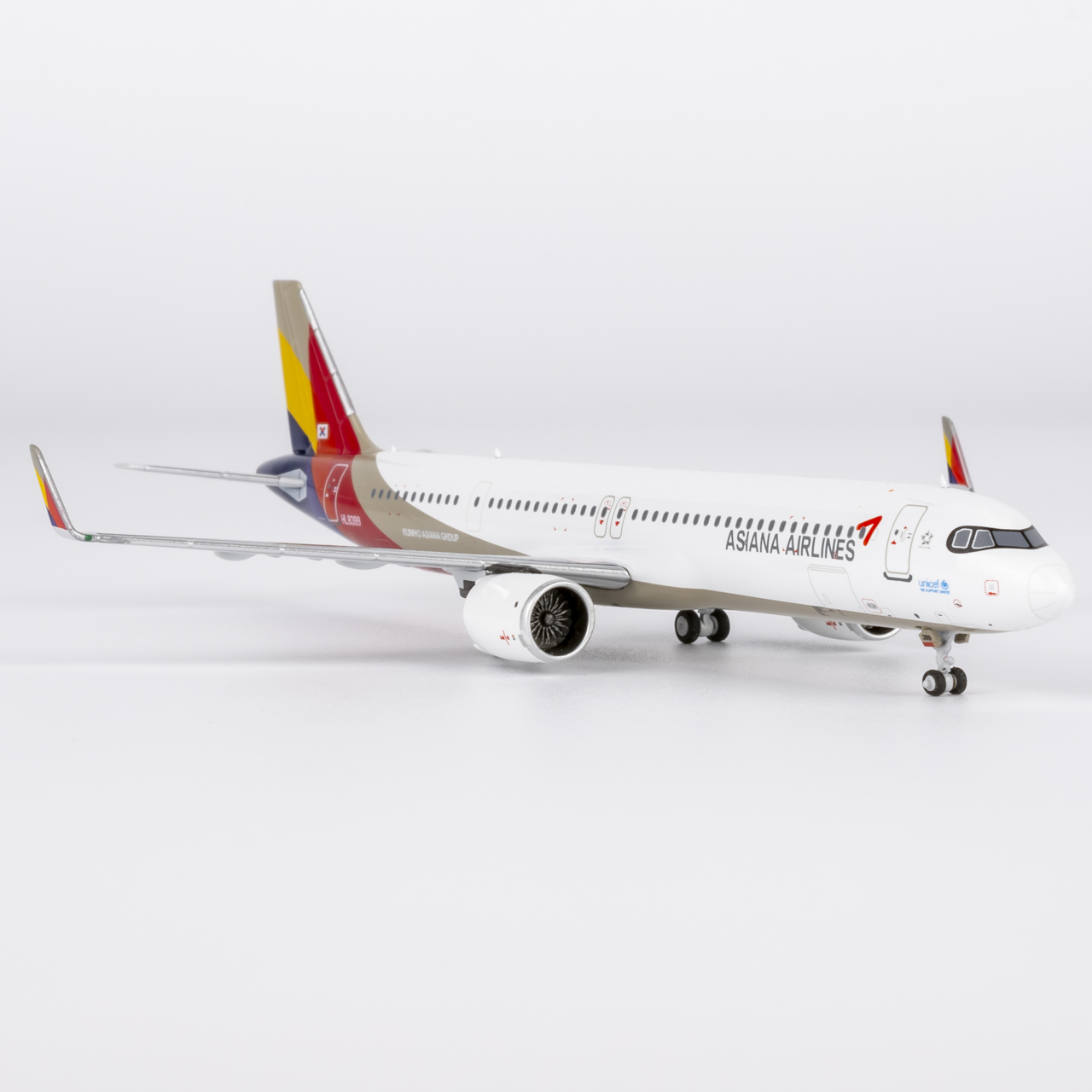 NG Models 1:400 Asiana Airlines HL8399 Airbus A321-Neo - Image 7