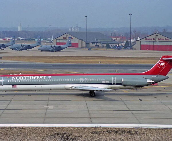 Phoenix 1:400 Northwest Airlines N307RCMcDonnell Douglas MD-82  *** PRE-ORDER - DUE SEPTEMBER / OCTOBER 2025 ***
