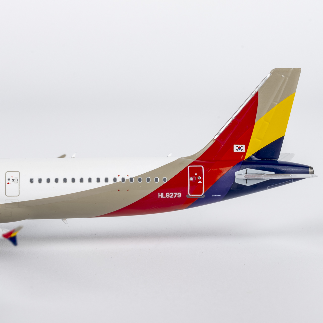 NG Models 1:400 Asiana Airlines HL8279 Airbus A321-200 - Image 4