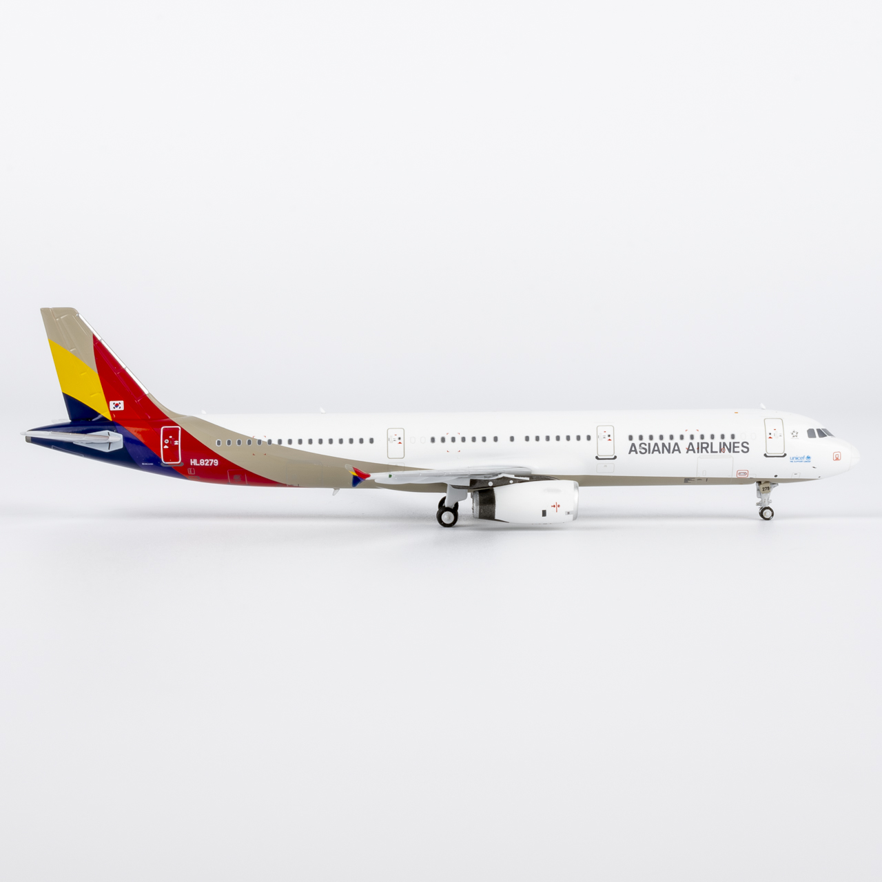 NG Models 1:400 Asiana Airlines HL8279 Airbus A321-200 - Image 6