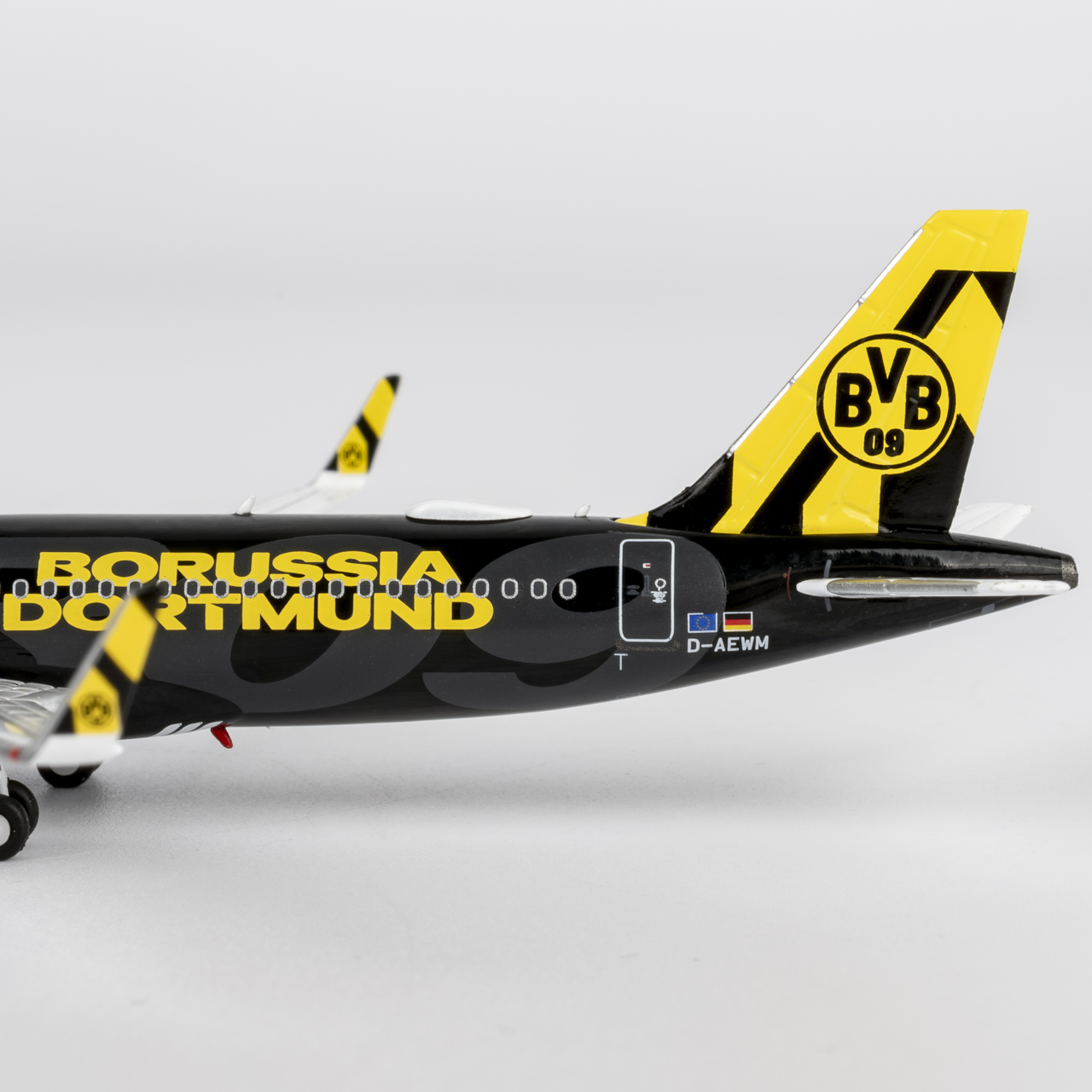 NG Models 1:400 Eurowings D-AEWM Airbus A320-200 SL - Image 4