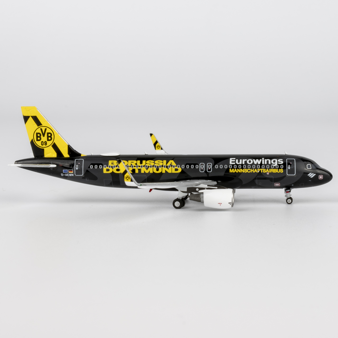 NG Models 1:400 Eurowings D-AEWM Airbus A320-200 SL - Image 6