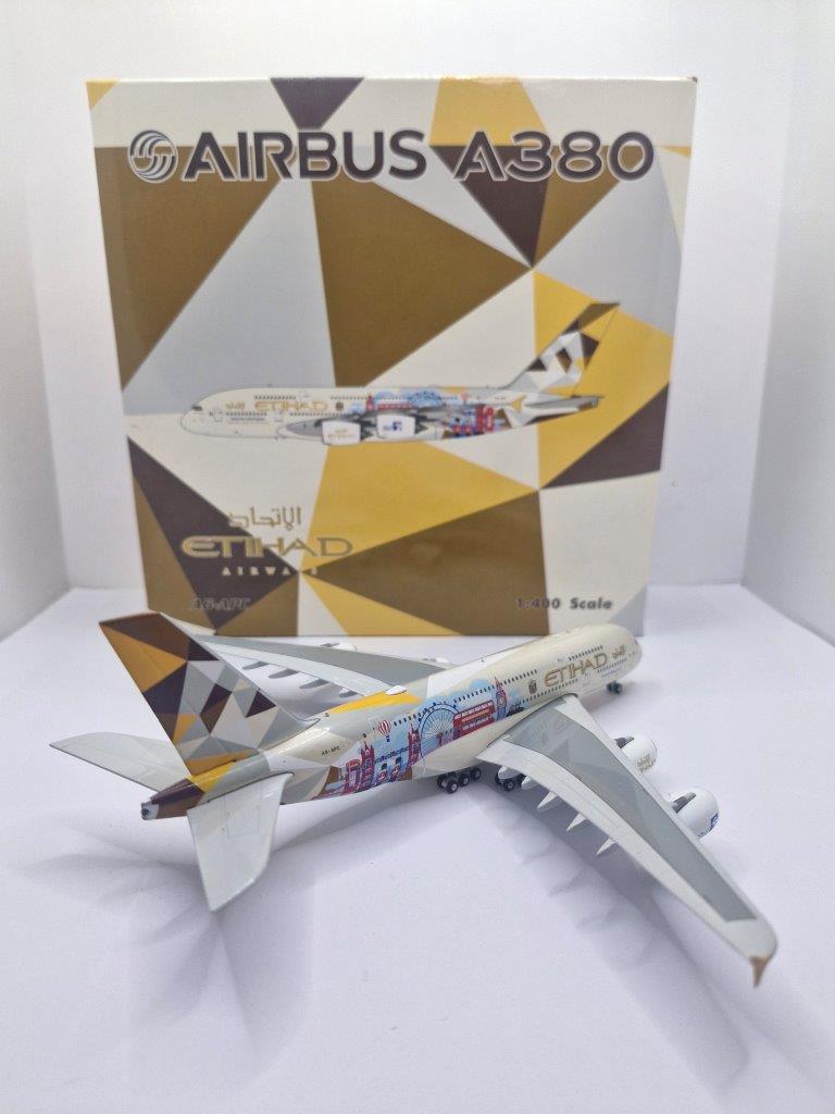 Phoenix 1:400 Etihad Airways A6-APC Airbus A380-800 - Image 2