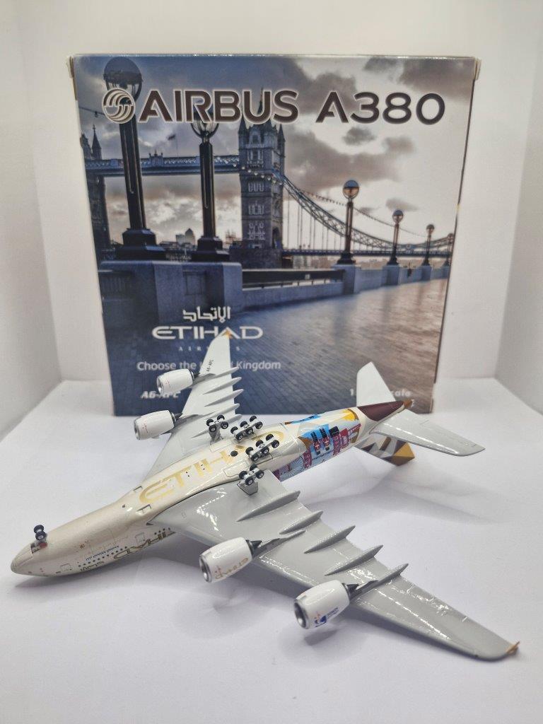 Phoenix 1:400 Etihad Airways A6-APC Airbus A380-800 - Image 5