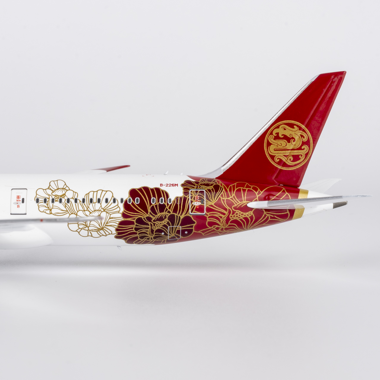 NG Models 1:400 Juneyao Airlines B-226M Boeing 787-9 - Image 4