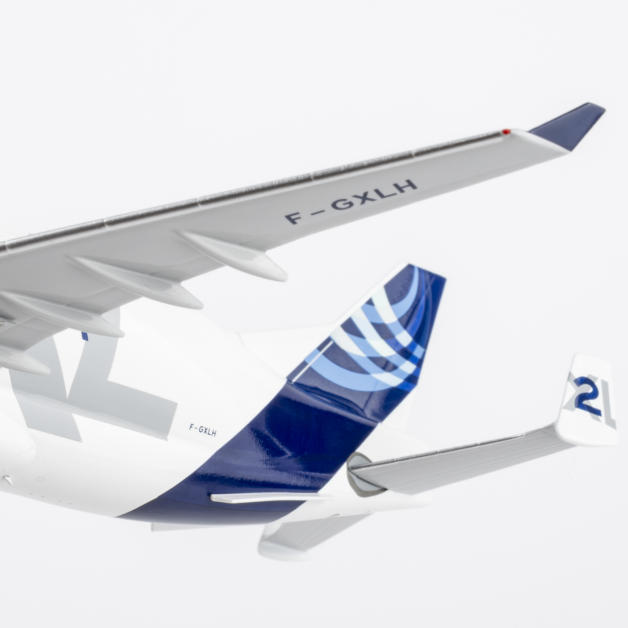 NG Models 1:400 Airbus Transport International F-GXLH Airbus A330-700 - Image 9