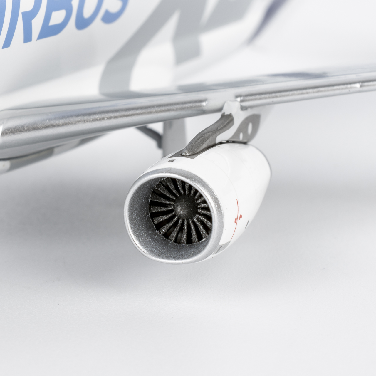 NG Models 1:400 Airbus Transport International F-GXLJ Airbus A330-700 - Image 7