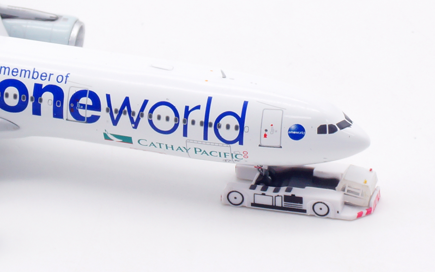 Aviation 400 1:400 Cathay Pacific Airways B-HLU Airbus A330-300 - Image 8
