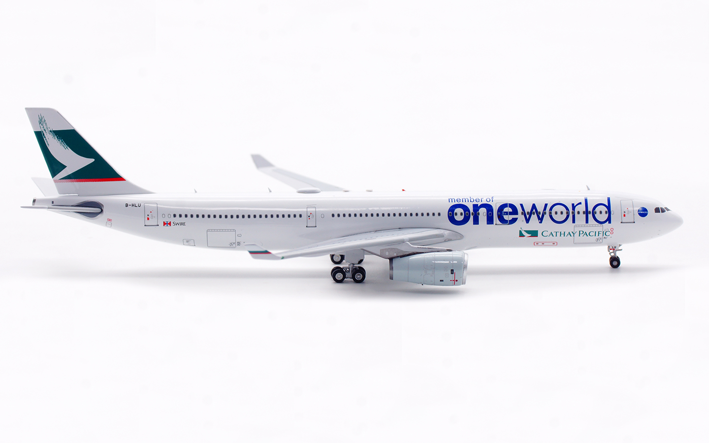 Aviation 400 1:400 Cathay Pacific Airways B-HLU Airbus A330-300 - Image 10