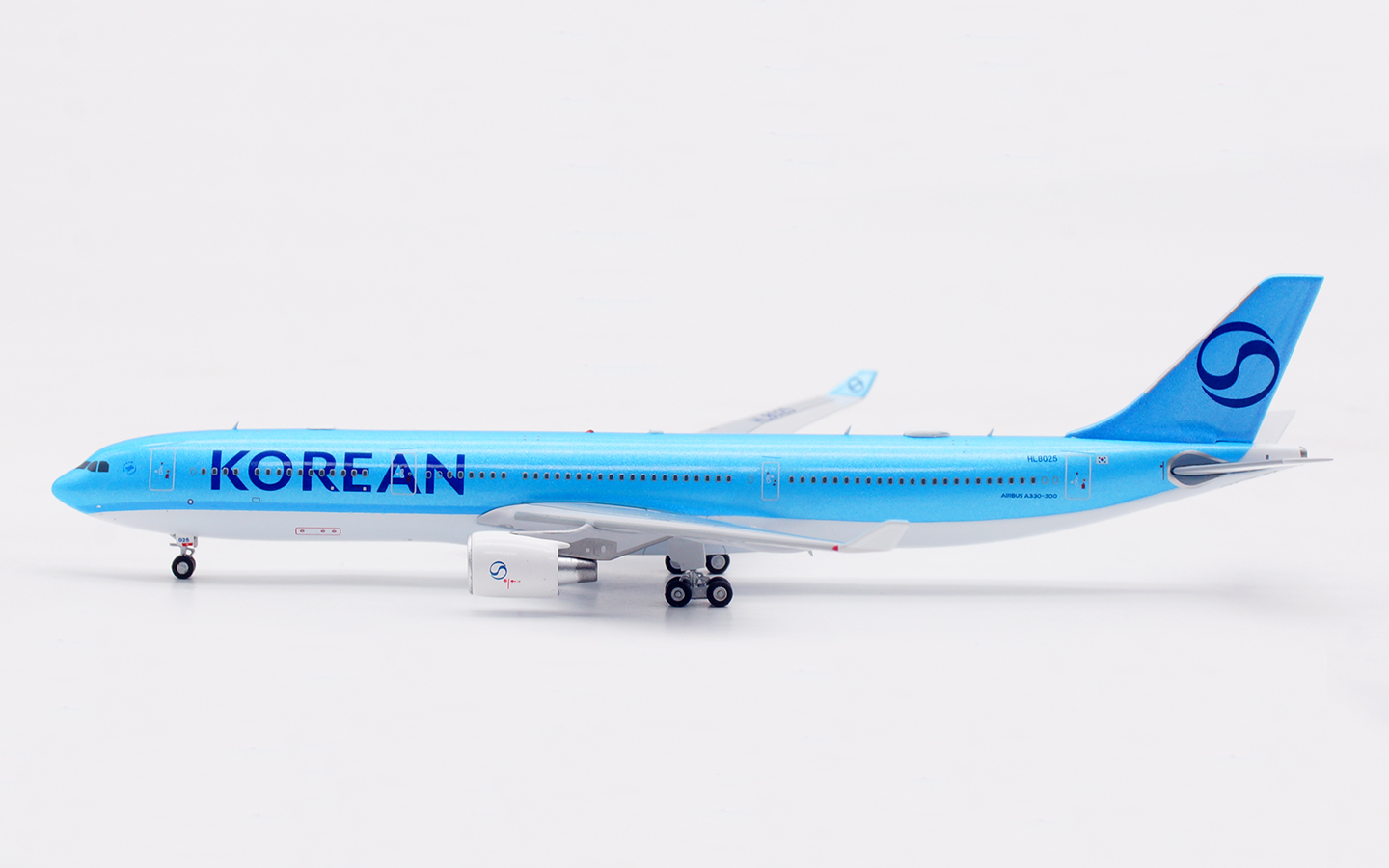 Aviation 400 1:400 Korean Air HL8025 Airbus A330-300 - Image 9