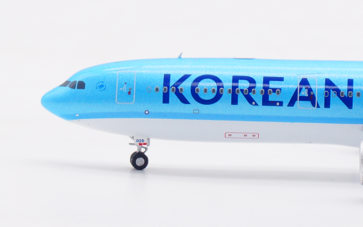 Aviation 400 1:400 Korean Air HL8025 Airbus A330-300 - Image 11