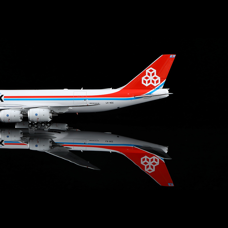 HX Models 1:400 Cargolux LX-VCC Boeing 747-8F - Bedfordshire