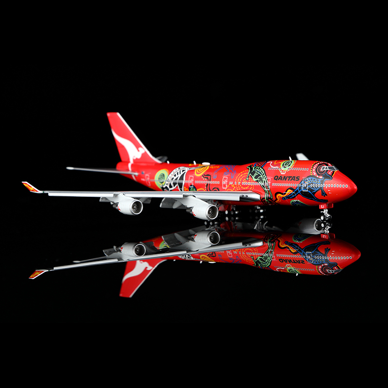 HX Models 1:400 Qantas Airways VH-OEJ Boeing 747-400 "FLAPS DOWN VERSION" - Image 4