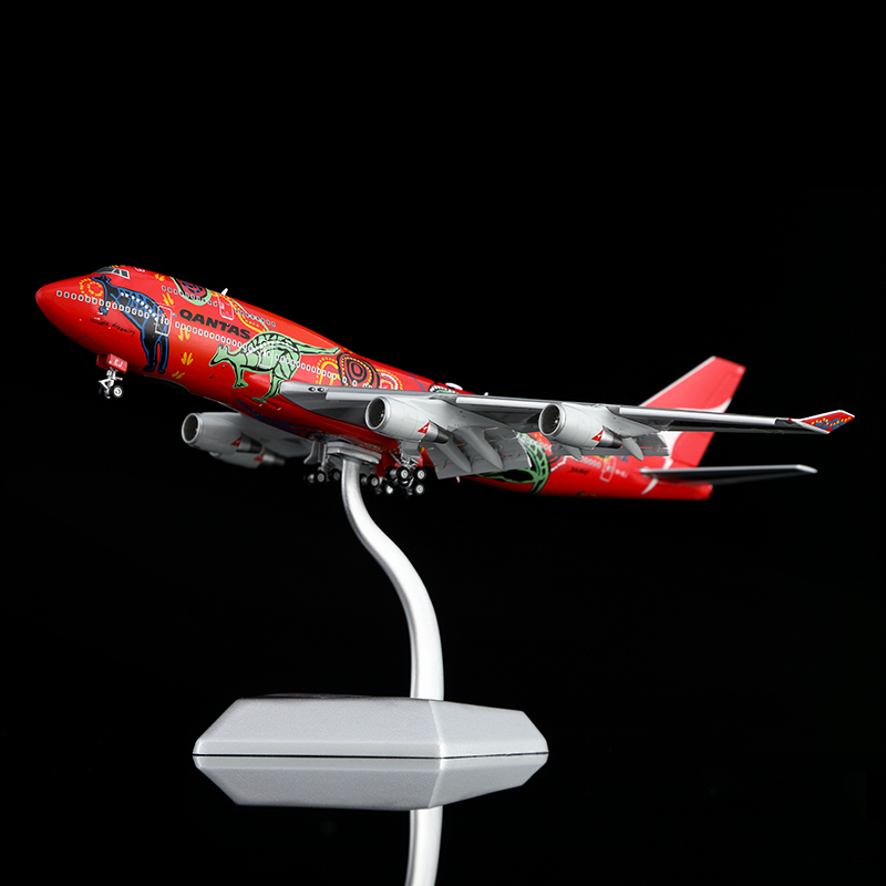 HX Models 1:400 Qantas Airways VH-OEJ Boeing 747-400 "FLAPS DOWN VERSION" - Image 10