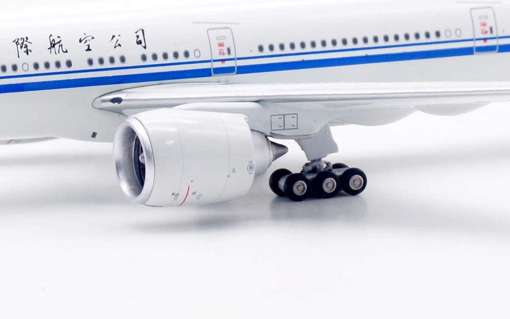 Modèle Avion FloZ Boeing 777-300ER Air China B-2086 1:400 - Pré-construit En Métal - 18cm