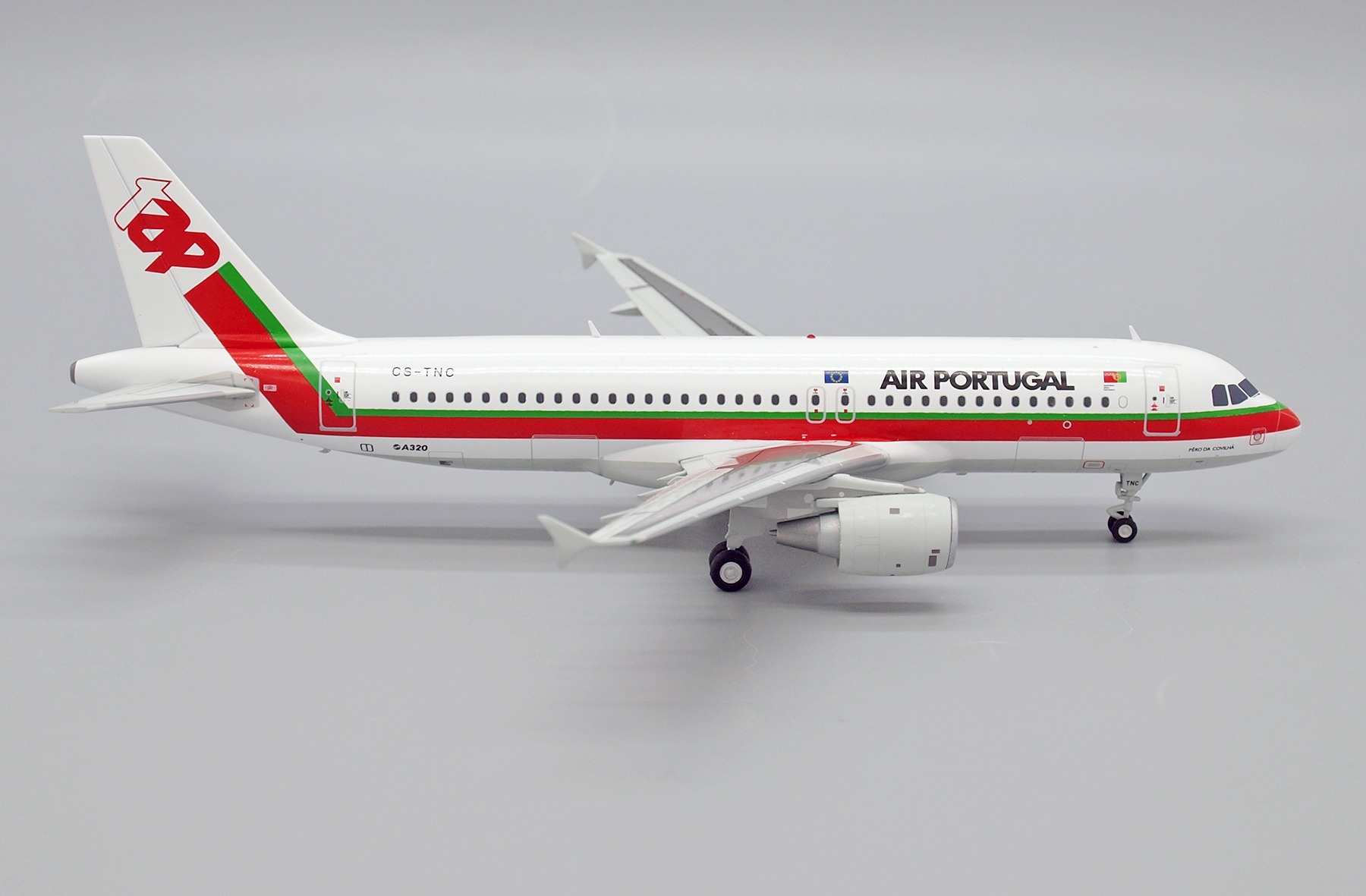 JC Wings 1:200 TAP Air Portugal CS-TNC Airbus A320-200 - Image 3