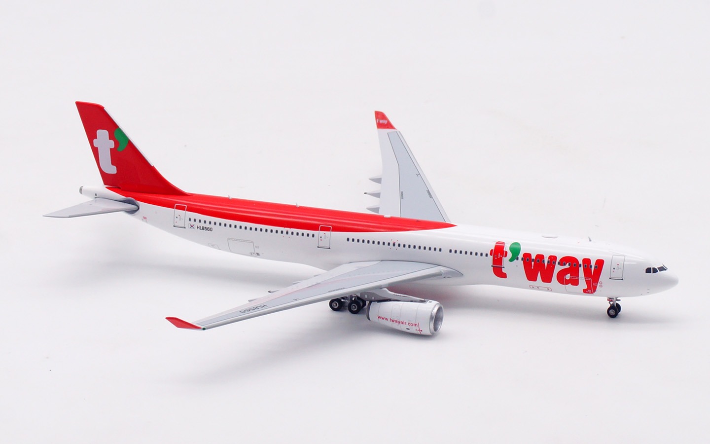 Aviation 400 1:400 T'Way Air HL8560 Airbus A330-300 - Image 3