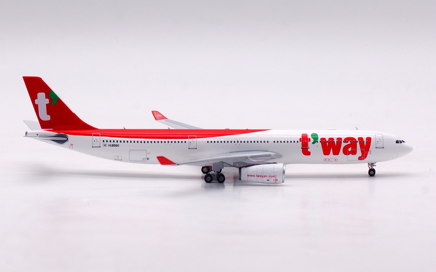 Aviation 400 1:400 T'Way Air HL8560 Airbus A330-300 - Image 9