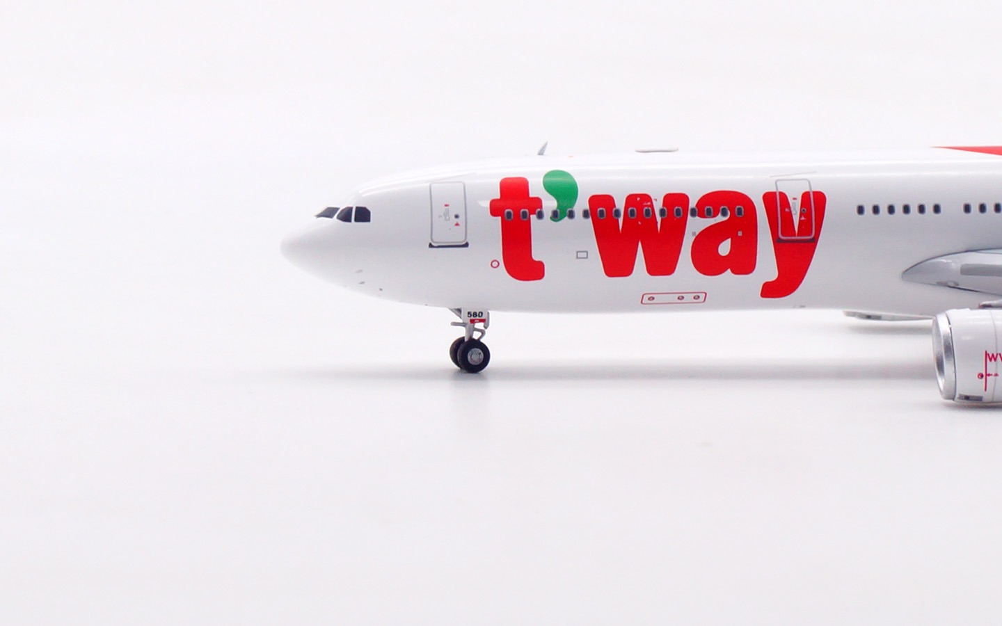Aviation 400 1:400 T'Way Air HL8560 Airbus A330-300 - Image 10